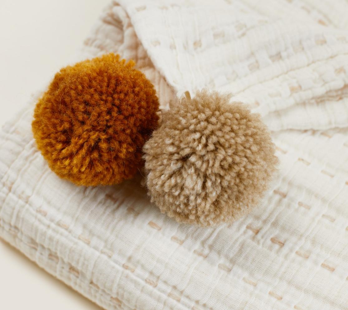 Pom Pom Swaddle | REF.: OWM/00004